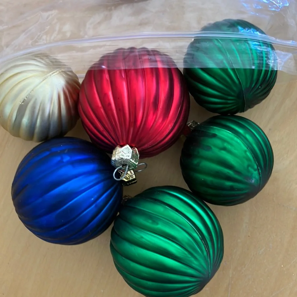 Festive Holiday Ornament Set - Red,‎ Green, Blue, Gold 15 pieces